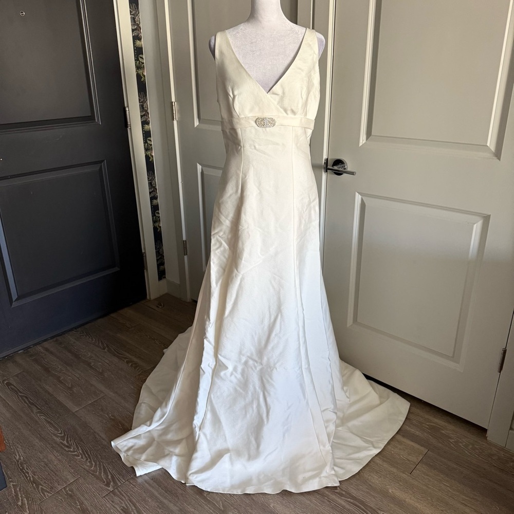 NWT Jesus Peiro Wedding Gown with Jeweled Belt Size US 10
